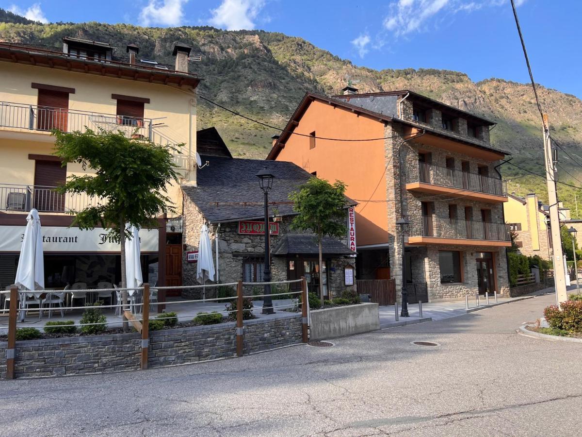 Espot Cowork & Apartments - L'Amfitriona Dış mekan fotoğraf